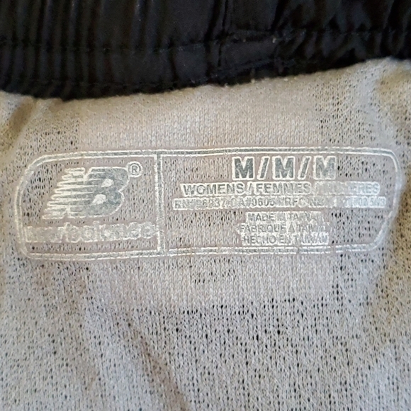 New Balance Running Shorts Black with pink Sz M - Picture 5 of 6